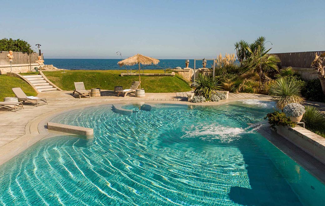 Rosa Gres Aqua Overflow Pool Systems