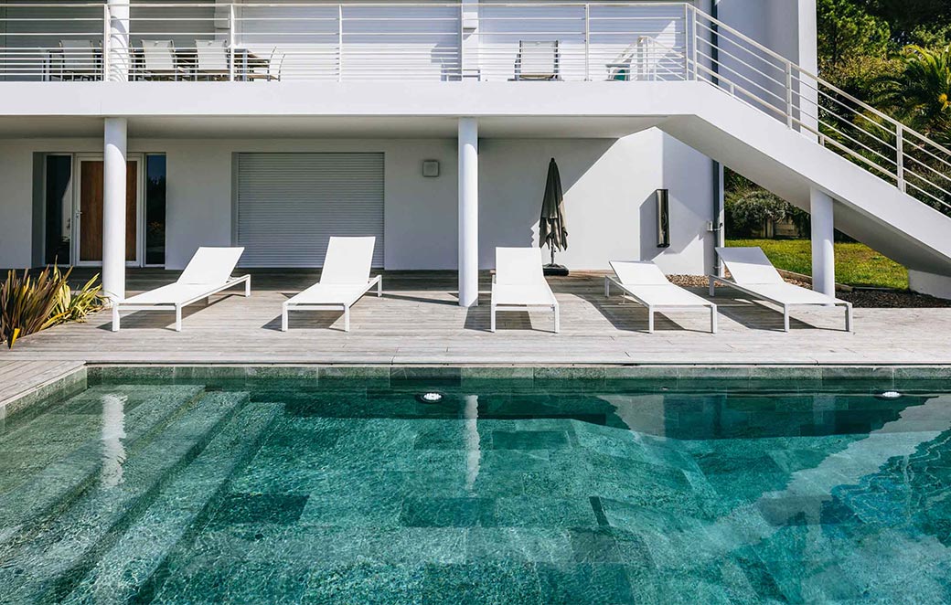 Rosa Gres Cuore porcelain stoneware pool